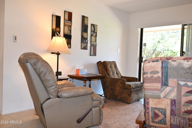 Foto del edificio - 8649 E Royal Palm Rd