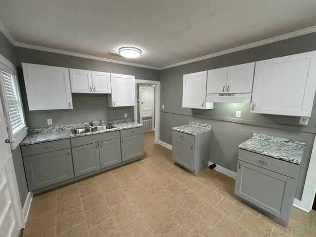 Building Photo - 1925 Luckie Ave