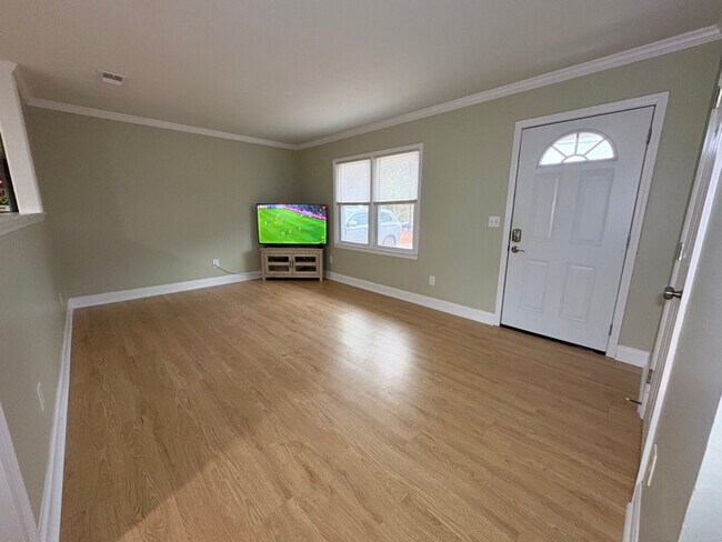 Building Photo - 20 Twin Oaks Dr