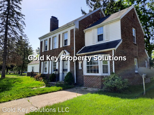 Building Photo - 3 br, 1.5 bath House - 917 High St