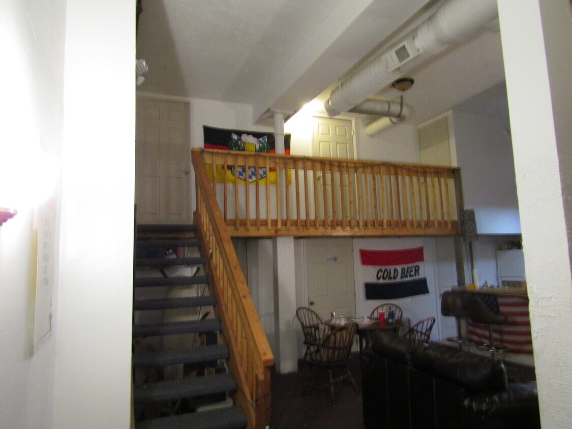 Primary Photo - 16 S Court St
