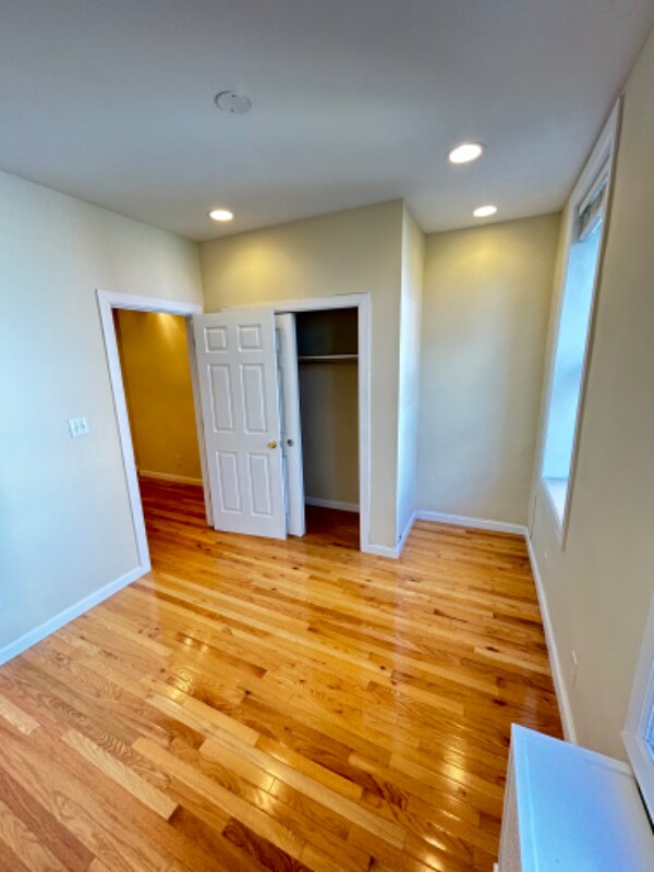 Foto del edificio - 608 E 9th St