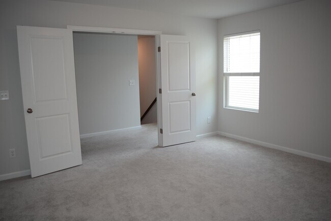 Building Photo - 840 Bellewood Gardens Dr