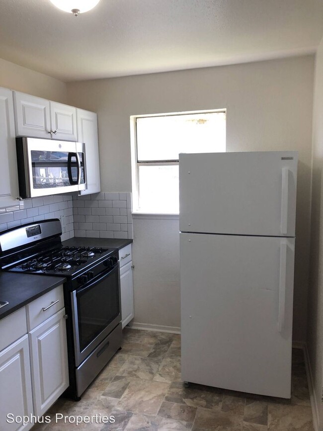 Building Photo - 835 Allende Dr
