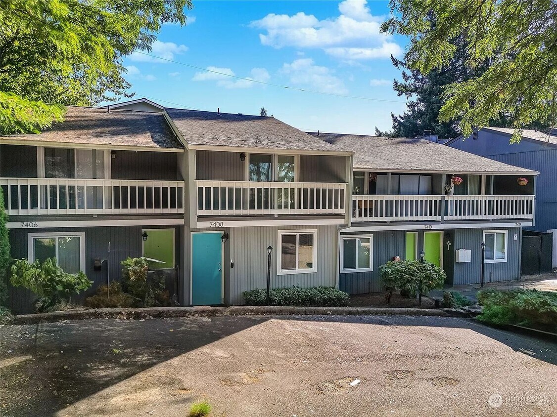 Foto principal - Open Concept Townhome with Balcony