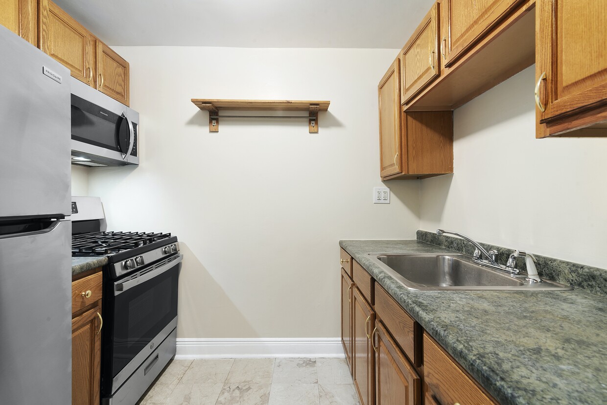 Foto del edificio - Huge 1BR with Private Backyard