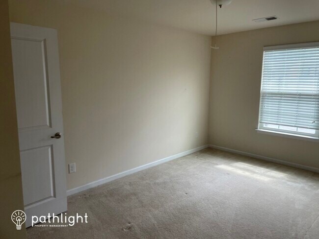 Building Photo - 4449 Roundwood Ct