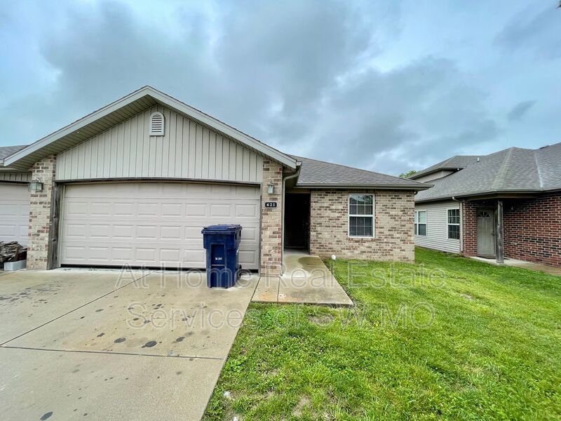 621 S Landen Ave, Republic, MO 65738 Condo for Rent in Republic, MO
