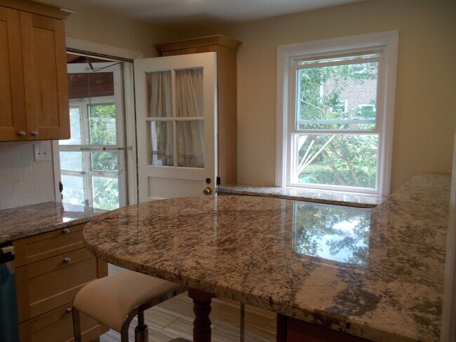 Comer en la cocina - 216 Bailey Rd