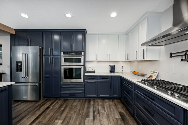 Foto del edificio - 3695 Englewood Dr