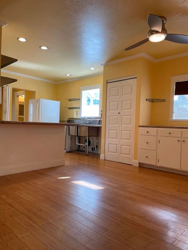 Building Photo - Hot Springs Home!