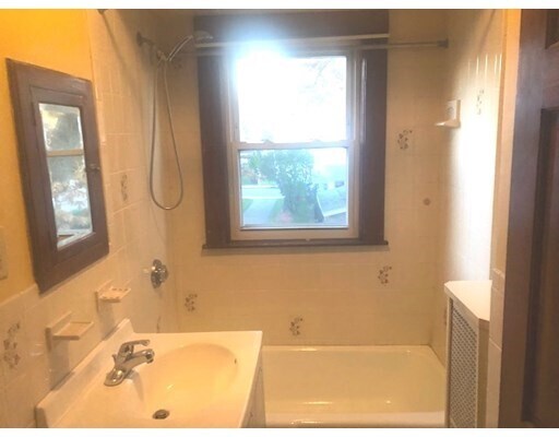 Building Photo - 57 Knoll St