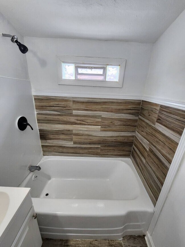 Foto del edificio - 3820 E 142nd St