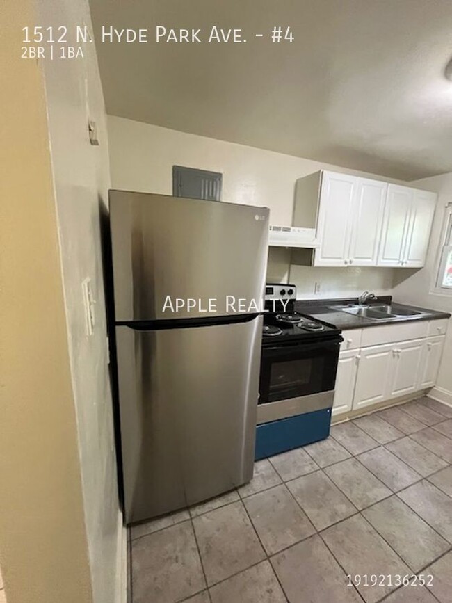 Building Photo - 2 bed 1 bath Duplex Ready Now!