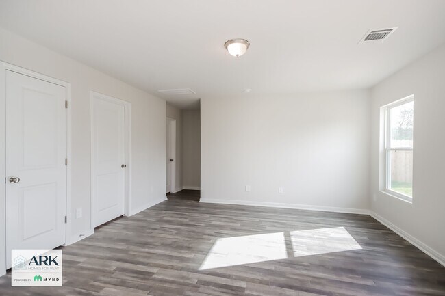 Building Photo - 15520 Briar Forest Dr