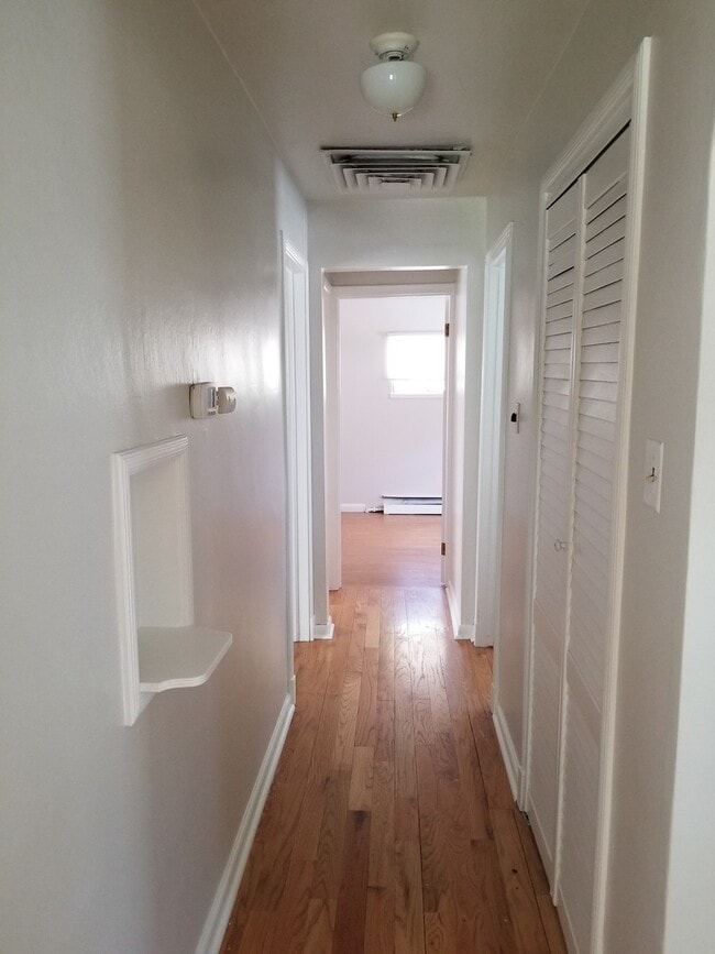 Building Photo - Beautiful Large Home in the Avenues