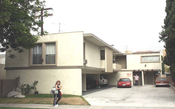 Foto del edificio del 2003 - 317 E Dryden St