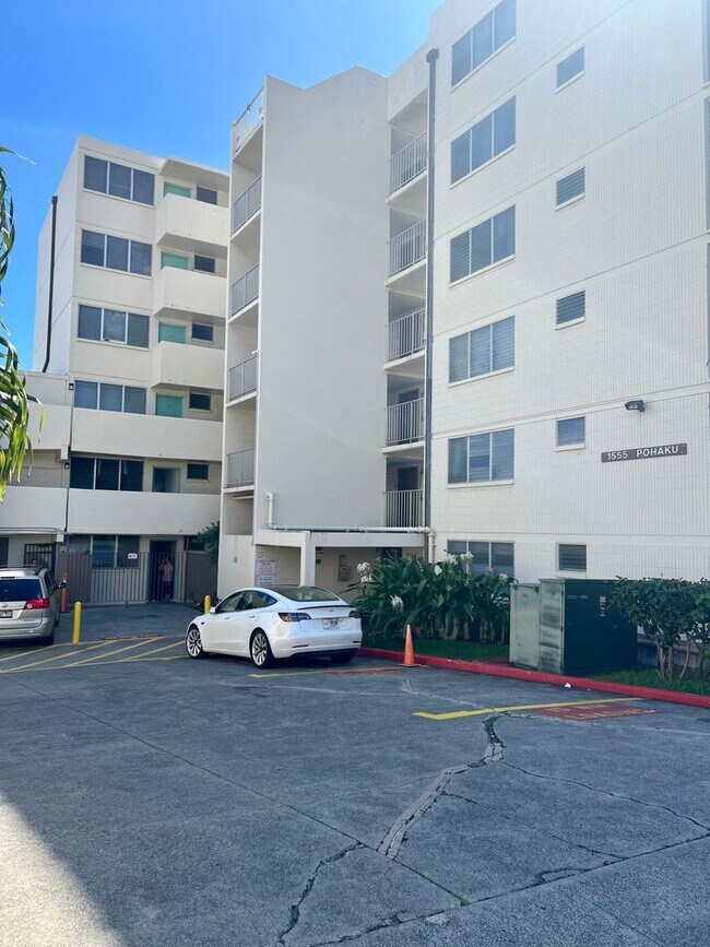 Foto del edificio - Charming 1/1/1 Ground Floor Unit with Lanai & Yard