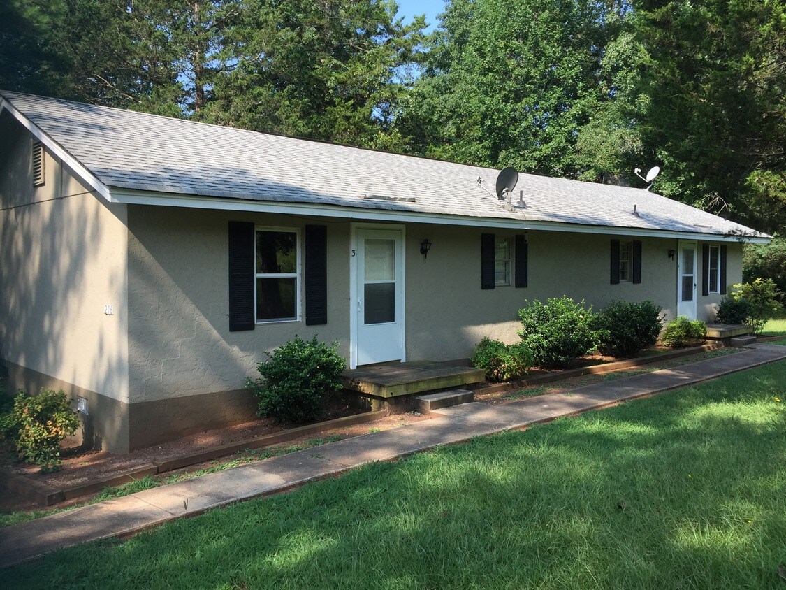 Foto principal - 216 Woodside Ln