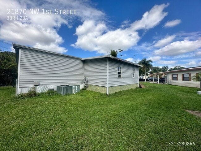 Foto del edificio - 21870 NW 1st St