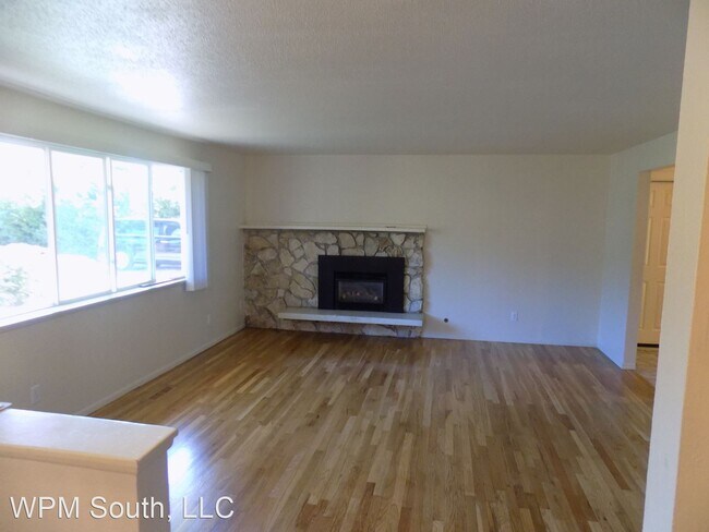 Building Photo - 4 br, 2 bath House - 10024 SE 204th Street