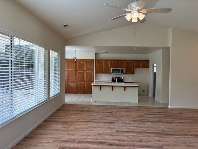 Building Photo - 2555 E Houston Ave