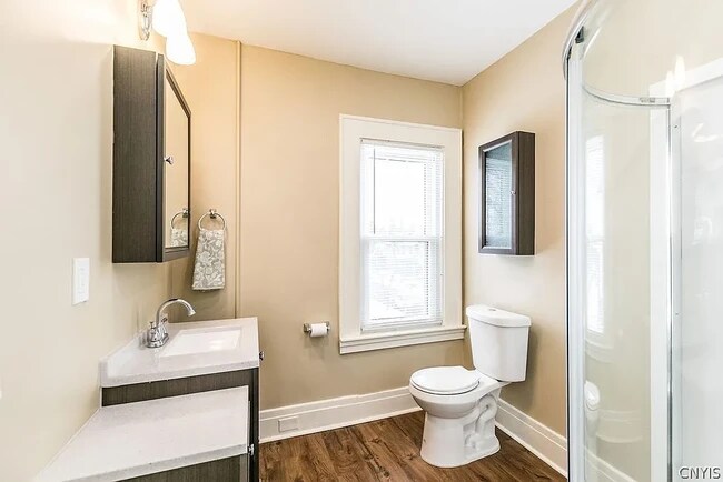 Dormitorio 1 Baño - 1100 Euclid Ave
