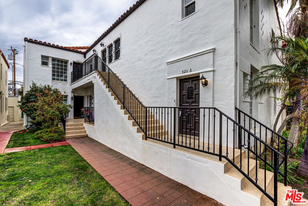 322 S Reeves Dr Unit C, Beverly Hills, CA 90212 Apartment for Rent in