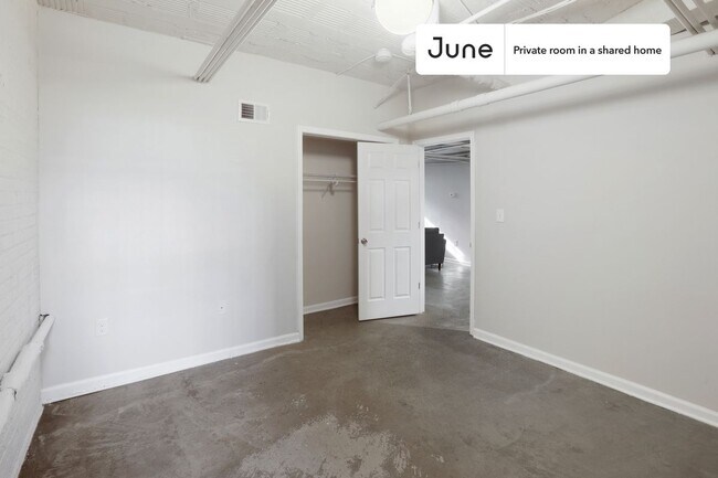 Foto del edificio - Room in Shared 5 bed/2 bath home