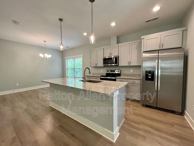 Building Photo - 129 Aurora Dr