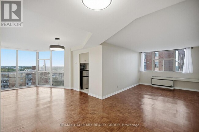 Building Photo - 2760 Carousel Crescent