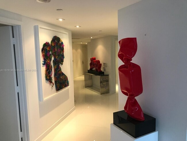 Building Photo - 1331 Brickell Bay Dr