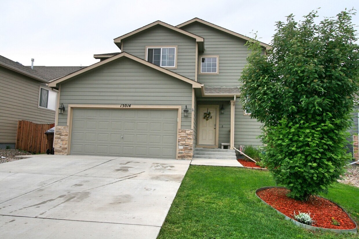 Foto principal - Stunning Two Story Home Available in Peyton!