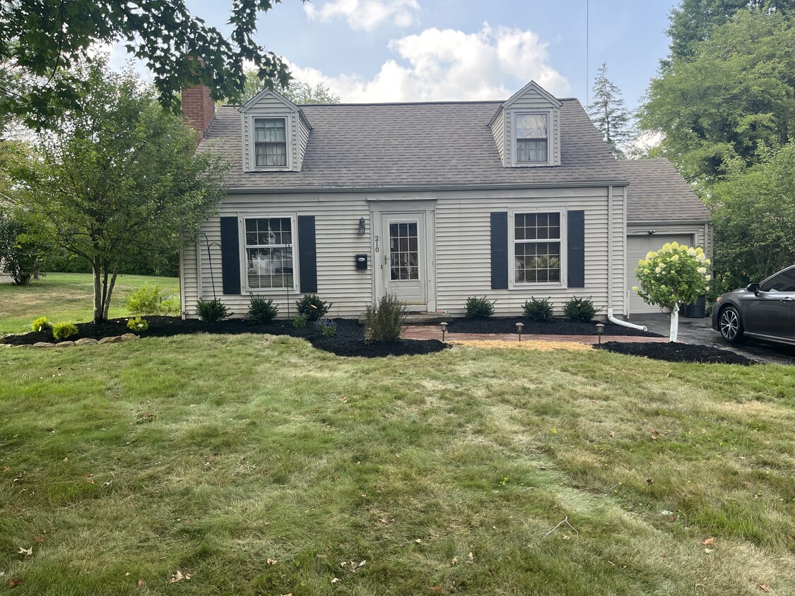 Foto principal - 210 Callahan Rd