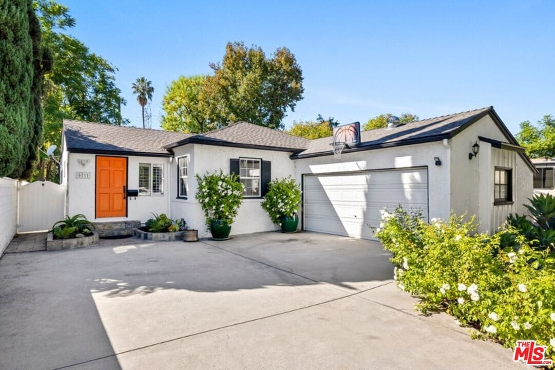 Foto principal - 5711 Rhea Ave