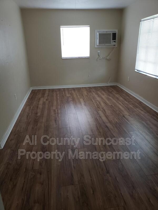 Building Photo - 5645 35th Way N