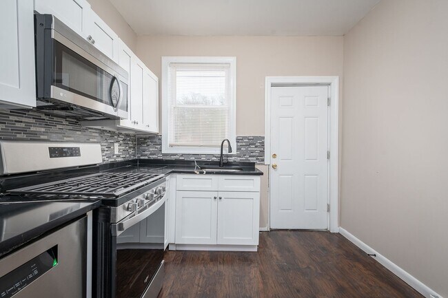 Foto del edificio - Newly Renovated 3 Bedroom in Charming Balt...