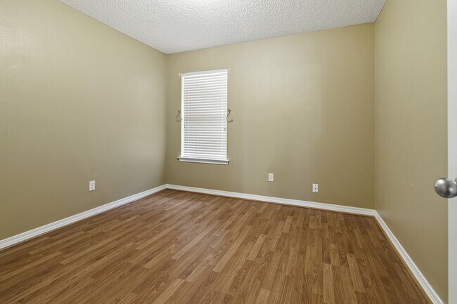 Foto del edificio - 9534 Laa Ln Ct
