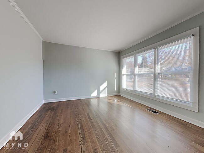 Foto del edificio - 6143 Castle Ct