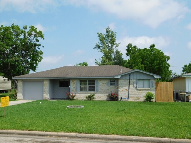 Building Photo - 714 Temple Cir