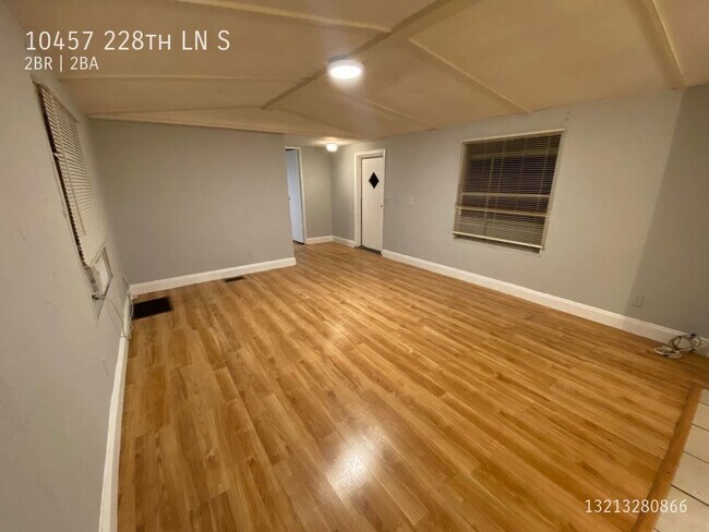 Foto del edificio - 10457 S 228th Ln