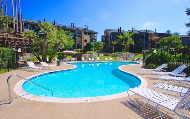 Foto del edificio - Prime Carlsbad Location - Available July 2025