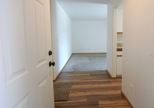 Foto del edificio - 1350 Brown St