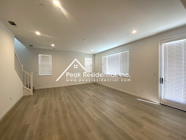 Foto del edificio - Updated 4bd/3ba Folsom Home with 2 Car Garage