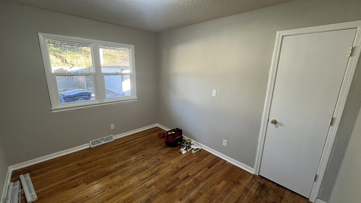 Building Photo - 3421 Fairlane Dr