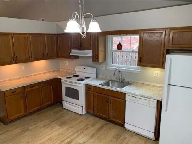 Building Photo - 3708 Chamberlain Ct, Louisville, KY 40241