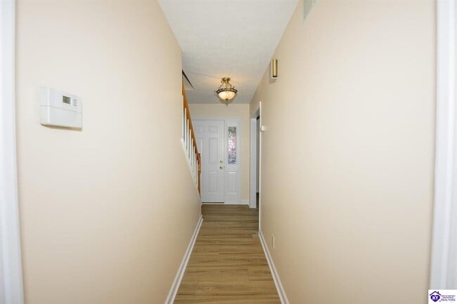 Building Photo - 1802 Oriole Dr