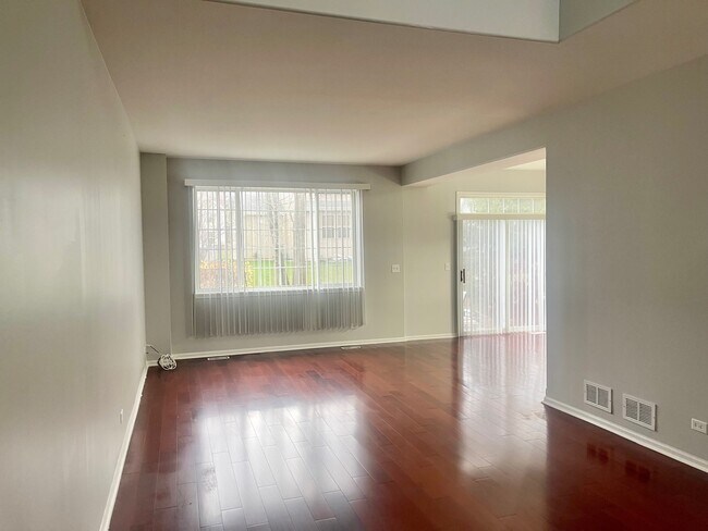 Building Photo - 1272 Tamarack Dr