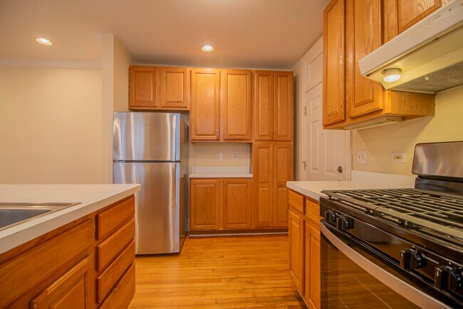 Foto del edificio - 7648 N Greenview Ave