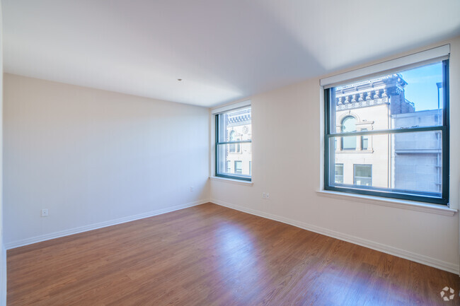 1BR, 1BA - 700SF - Living Room - One India Street Apartments